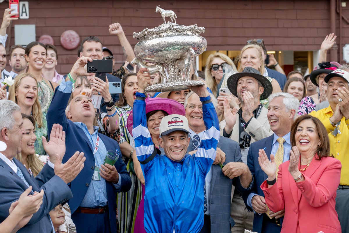 EricaPhotog's tweet image. Sovereignty, trained by Bill Mott and ridden by Junior Alvarado, wins the Grade I Belmont Stakes of the #BelmontStakes Racing Festival #SaratogaRaceCourse #Saratoga @JuniorandKellyA @godolphin