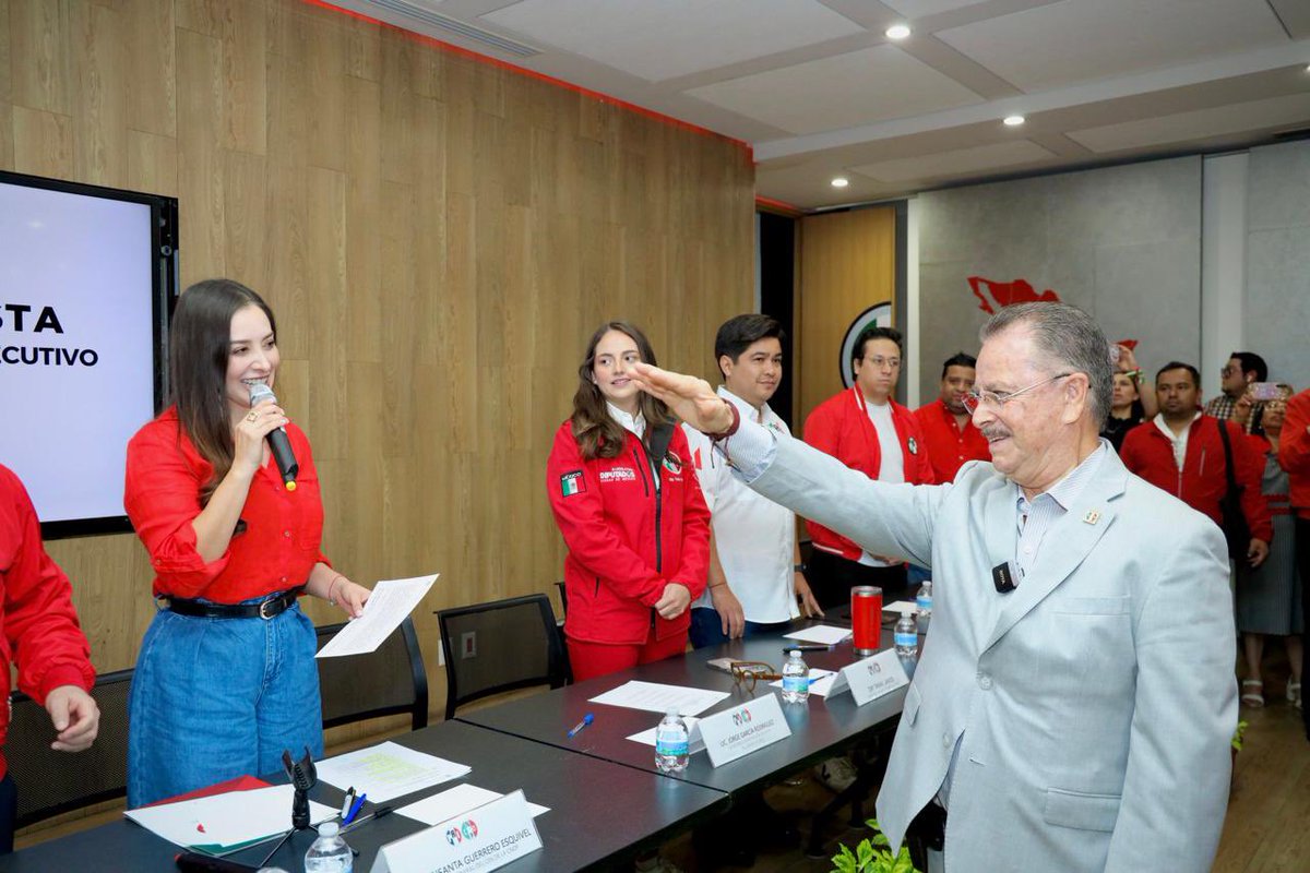 BetanzosOficial's tweet photo. Felicitaciones a mi buen amigo  Jorge García Rodríguez por el cargo asumido: secretario coordinador ejecutivo de la @CNOPNacional .

Mi reconocimiento a su trabajo y perseverancia; un líder ejemplo de fortaleza y pundonor .

Éxito. https://t.co/yv9nfeoCeR