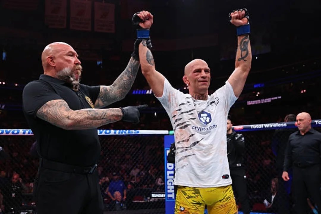 هزم أندرياس جوستافسون خاوس ويليامز بقرار إجماعي (30-27 30-26x2) في UFC 316.
#ufc316
