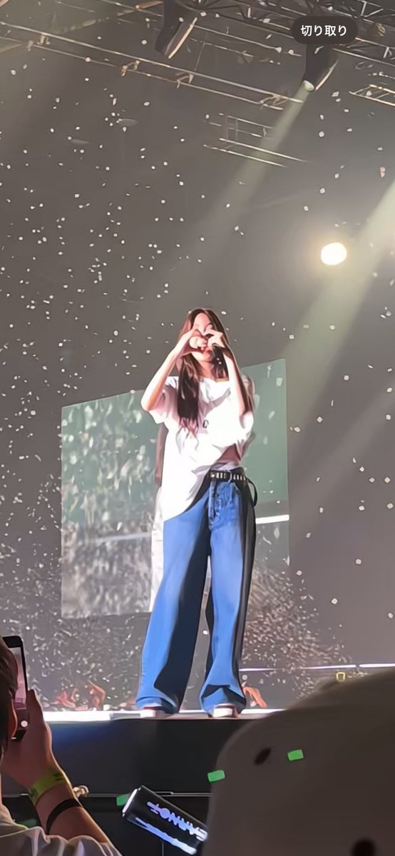 _yuinyoung's tweet photo. 2025 LE SSERAFIM TOUR 'EASY CRAZY HOT' IN KITAKYUSHU Day1 ！
ファンサ貰えた😭❤️幸せすぎる
一生着いていきます！
@le_sserafim_jp 
@le_sserafim https://t.co/MEqKkiFeHh