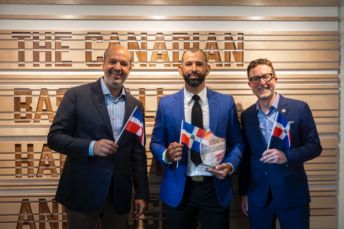 Dominican Embassy in Canada (@rdencanada) on Twitter photo En el marco de la ceremonia de inducción del destacado pelotero dominicano José Bautista (<a href="/JoeyBats19/">Jose Bautista</a>) al Salón de la Fama del Béisbol Canadiense (<a href="/CDNBaseballHOF/">Canadian Baseball Hall of Fame and Museum 🇨🇦⚾️</a>), nuestro embajador <a href="/JoseBlanco/">Jose Blanco</a> hizo entrega de un reconocimiento en nombre del pueblo y del Gobierno dominicano, En el marco de la ceremonia de inducción del destacado pelotero dominicano José Bautista (<a href="/JoeyBats19/">Jose Bautista</a>) al Salón de la Fama del Béisbol Canadiense (<a href="/CDNBaseballHOF/">Canadian Baseball Hall of Fame and Museum 🇨🇦⚾️</a>), nuestro embajador <a href="/JoseBlanco/">Jose Blanco</a> hizo entrega de un reconocimiento en nombre del pueblo y del Gobierno dominicano,
