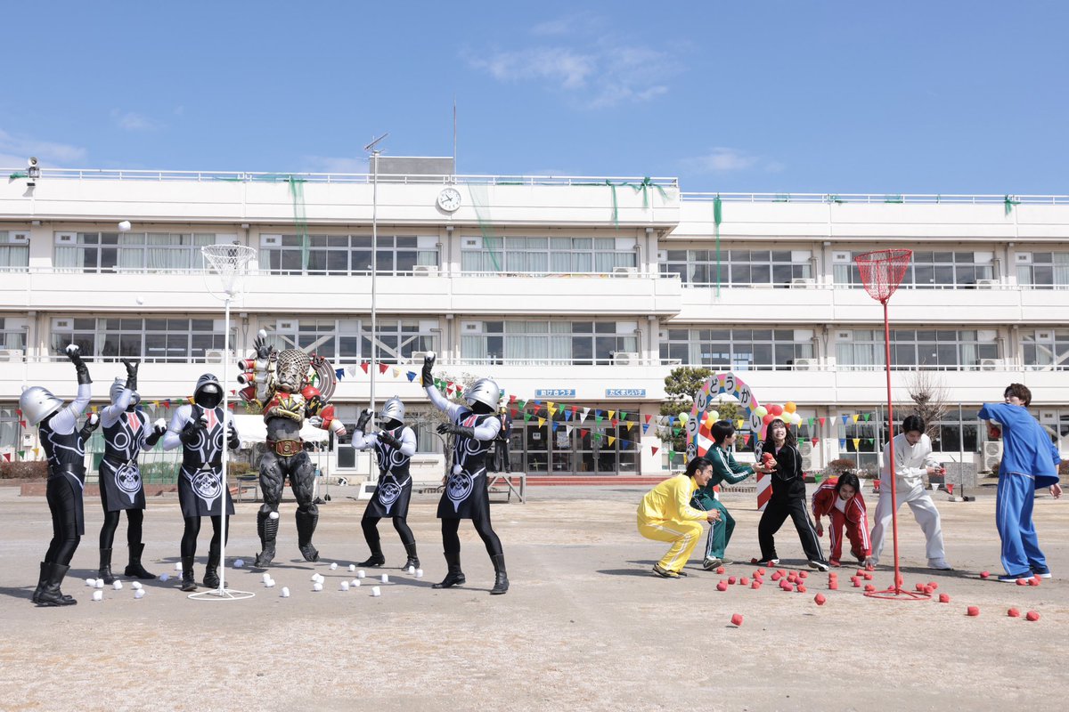 Gozyu_toei's tweet photo. 🐺来週の #ナンバーワン戦隊ゴジュウジャー は！

第17話
「キラッと輝け！ナンバーワン運動会！」🥇

運動会荒らしが出没！？

運動会バトルに巻き込まれる吠たち。
しかし、それは八百長運動会！？

一方、足の遅い碧は運動会が憂鬱。
そんな思いを知った熊手は……

予告: https://t.co/6MH38zL45f https://t.co/J0N8eGEmxN
