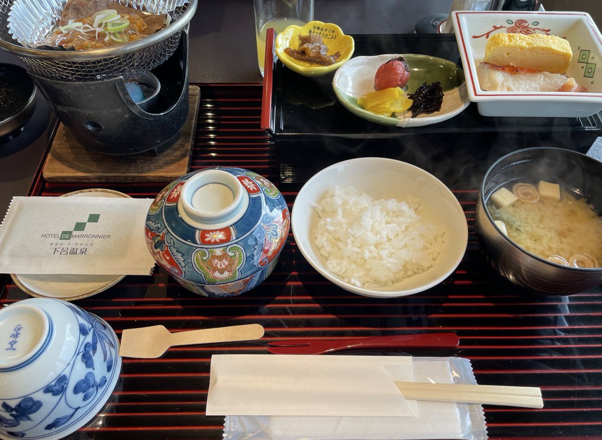 朝飯こんなガッツリなのか…