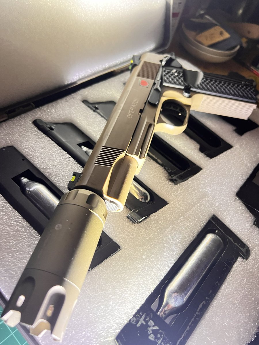 koujiROMA's tweet photo. #銃晒したらみんながブァァァってRTしてくれてブァァァってフォロワーがブァァァって増えブァァァるブァァァらブァァァしブァァァブァァァァァアアい
暇やからハンドガン晒しとこ笑
#カーボン8 #M45DOC #M45CQP https://t.co/V24fW75qar