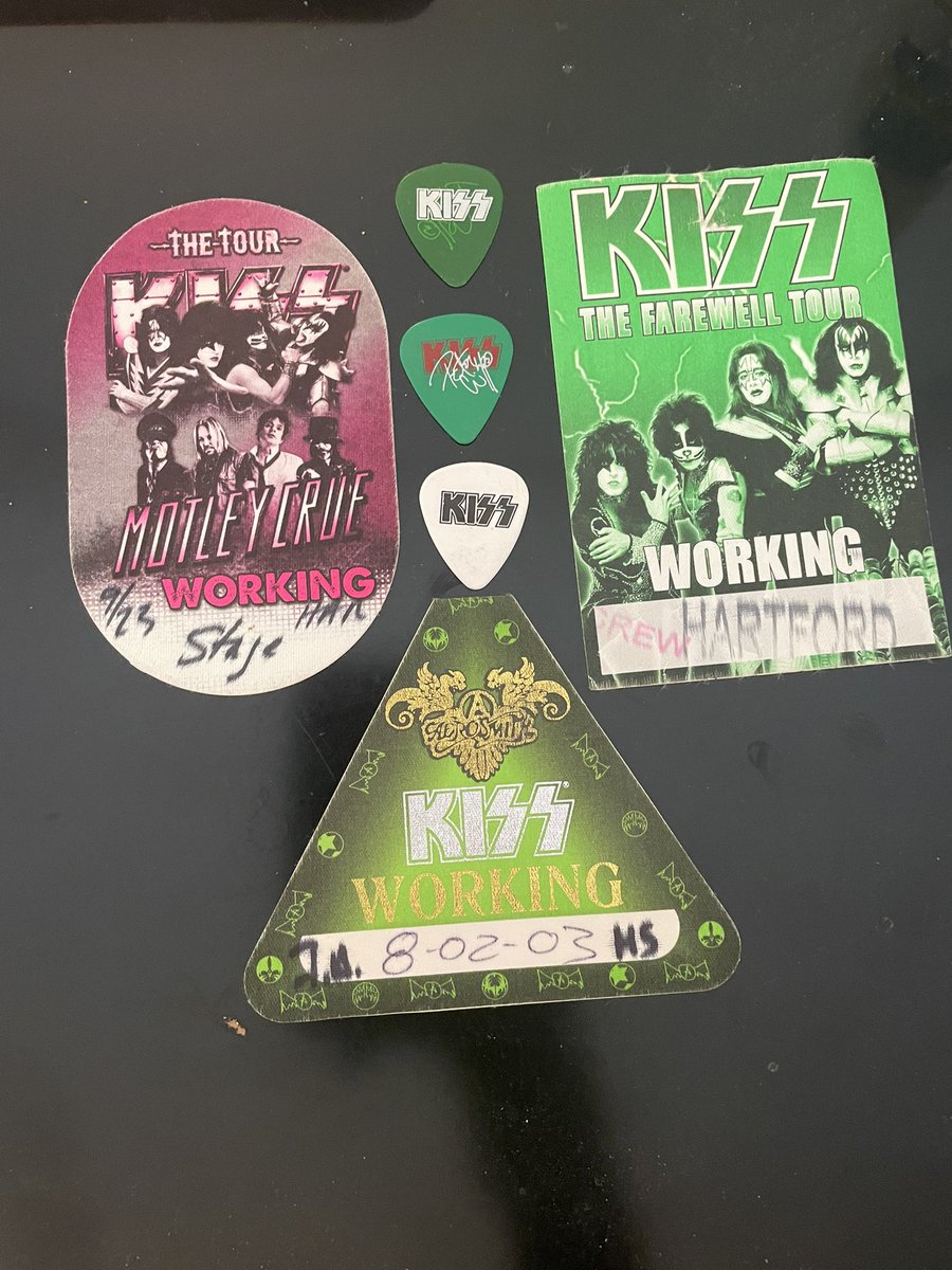 Kiss passes