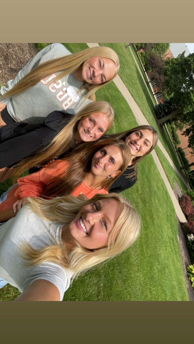 In my fav place and getting to see my future teammates!! <a href="/EpicNationalNTX/">Epic National NTX 18U Smith-Lewis</a> 
#gofalons 🤎🧡 <a href="/Coach_MGardner/">Michelle Gardner</a>