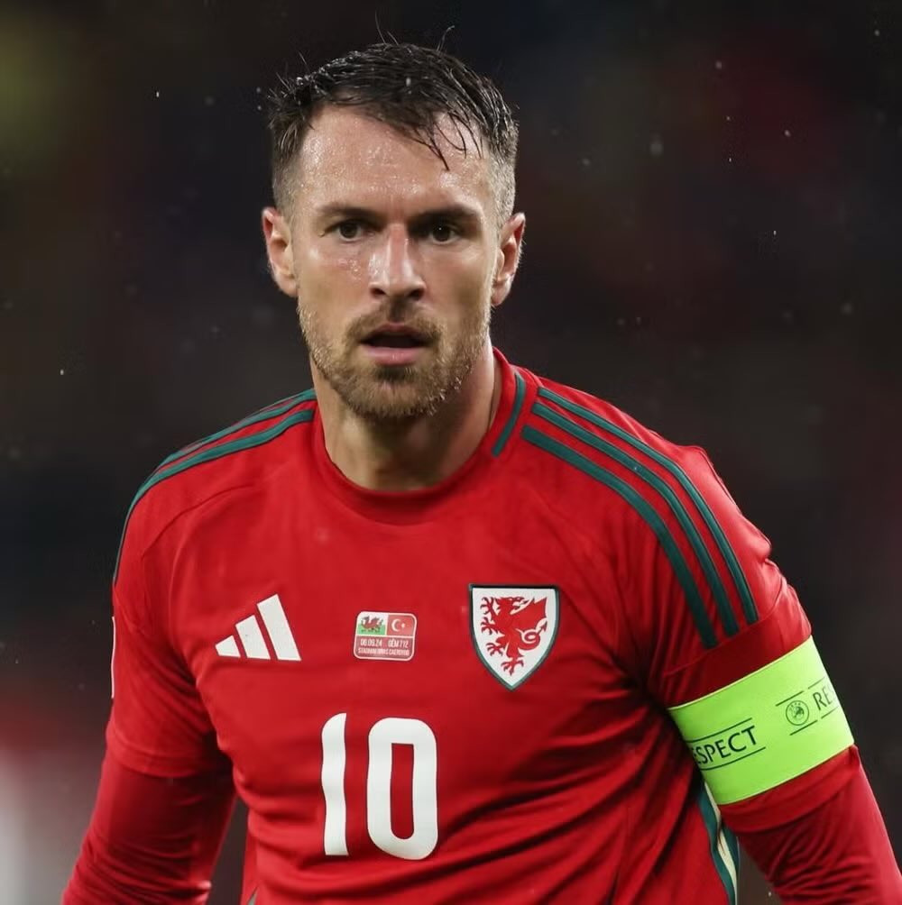Los mercados de transferencias de Pumas son tan random que hay semanas que no pasa nada y de repente son capaces de firmar a un jugador que ha sido campeón en Inglaterra, Italia y Escocia.

Solo espero que a Aaron Ramsey no se le ocurra irse de antro en sus vacaciones...