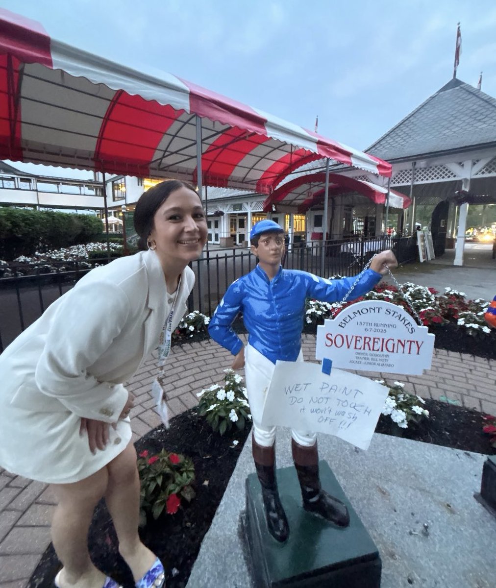 SOVEREIGNTY 💙💙💙

Happy to the point where I look like I’m involved in the horse 😆 But jokes aside, there’s no better feeling than cheering your favorite horse on coming down the stretch.
