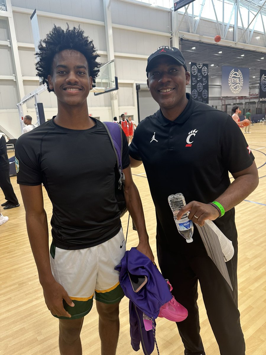 deuce_harrell2's tweet image. Great Weekend at Session 3 of EYBL !