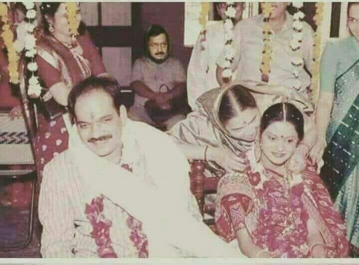 गृहमंत्री अमित शाह के विवाह की तस्वीर
पीछे नाराज फूफाजी बैठे है जो आज जिंदगी की आखिरी सांसें गिन रहे हैं पंजाब जाकर, 
भगवान उनकी आत्मा को शांति दे  । 

#ArrestArfaKhanam

🤣😜😝😝😝😝😝😝