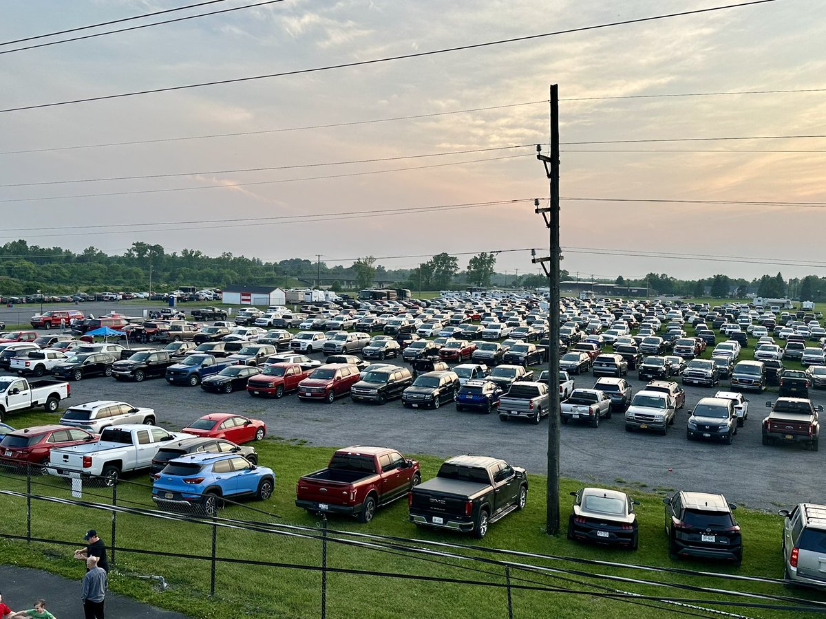 CamdenProud's tweet image. Excellent crowd to see the #Supermodifieds make history at @LancasterMtplx tonight! Feature is next. 🏁
