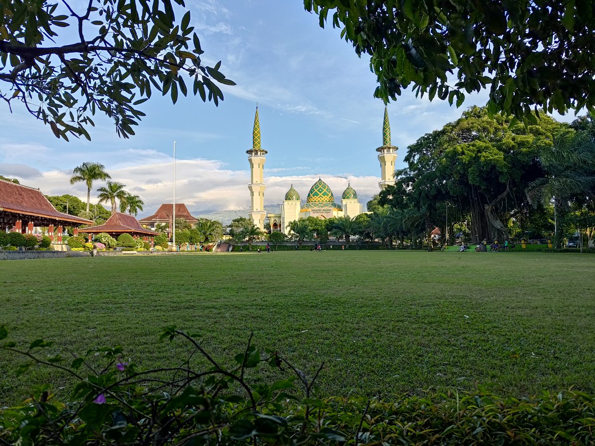 minggu pagi 4 lap alun-alun magetan ..