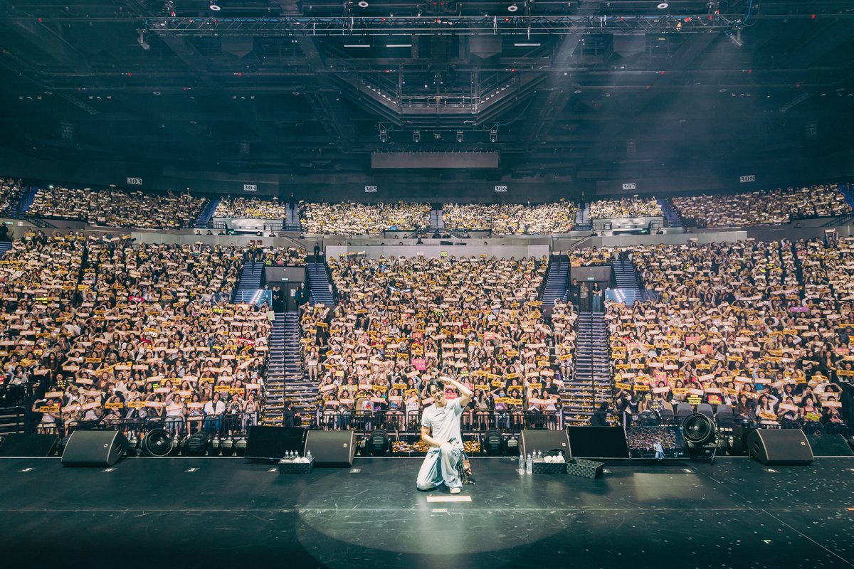 EXO tweet media