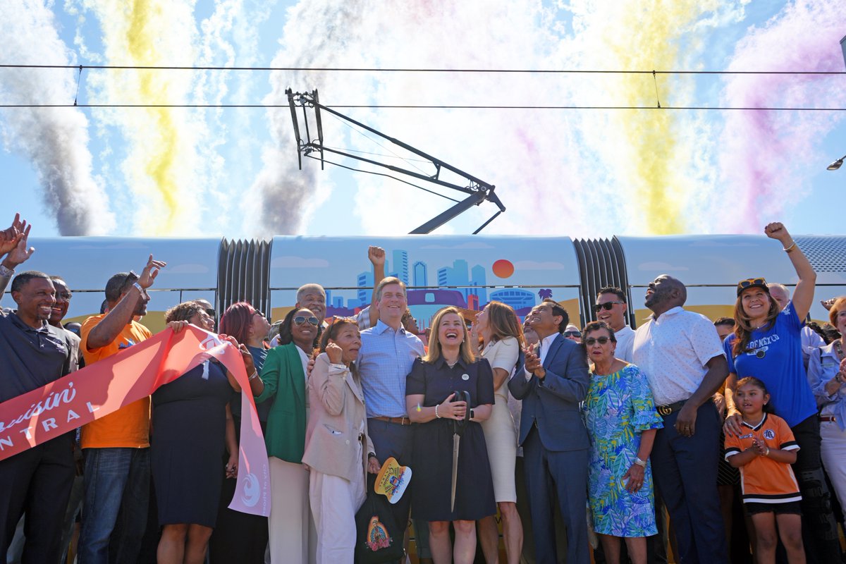 It’s official: Phoenix’s light rail system now has two lines! 🚈 
 
With the launch of the South Central Extension/ Downtown Hub, @ValleyMetro has expanded access to more neighborhoods—connecting more residents to jobs, schools, and opportunities across our city.