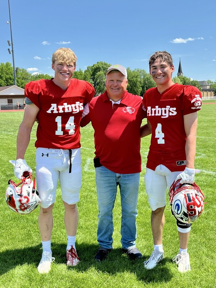 Libby Cole (VB), Landon Noyes (FB) and Jackson Wykert (FB) participated in East / West All-Star Games in Scottsbluff this afternoon. 
🏐 🏈 #plainsmenpride