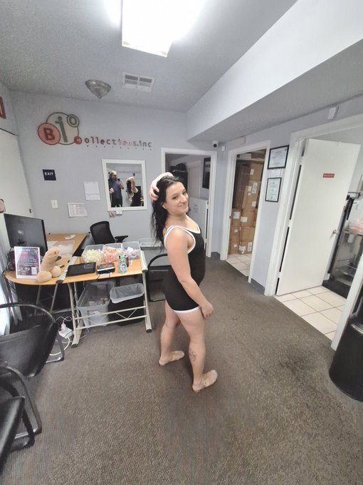 Watch 101 Modeling's leaked NSFW photo on TwXstars