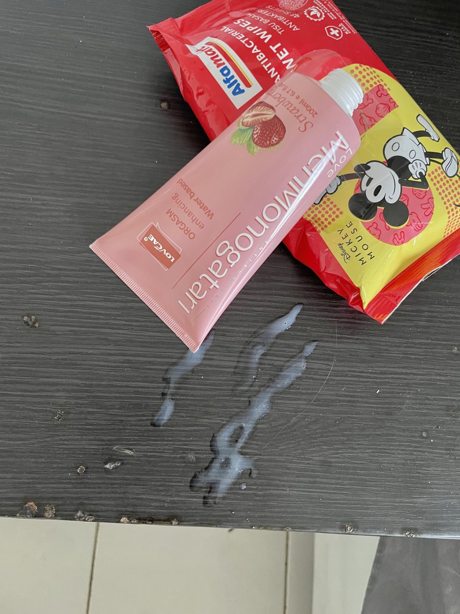 Monogatari yang strawberry ini ternyata enak juga. Lebih cair dan lebih licin 😁