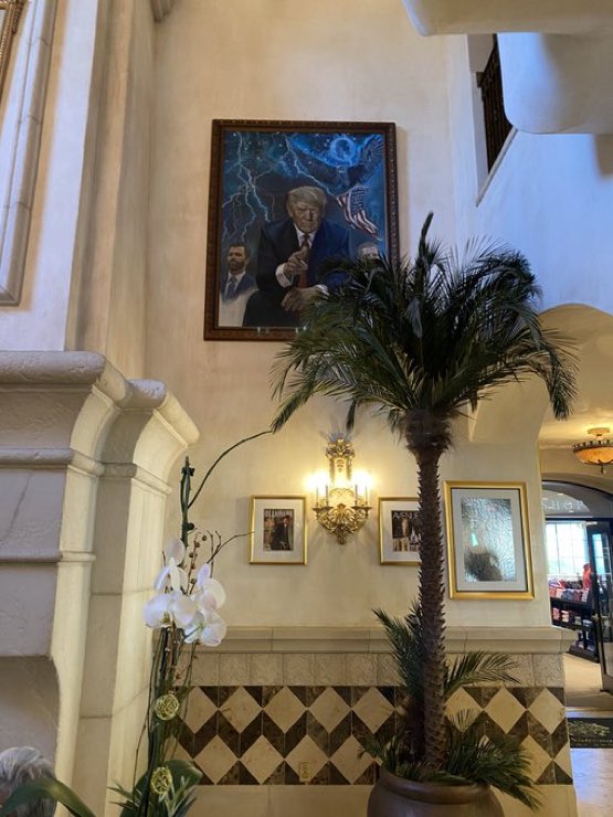 KAGdrogo's tweet image. Trump hung up the Q painting.