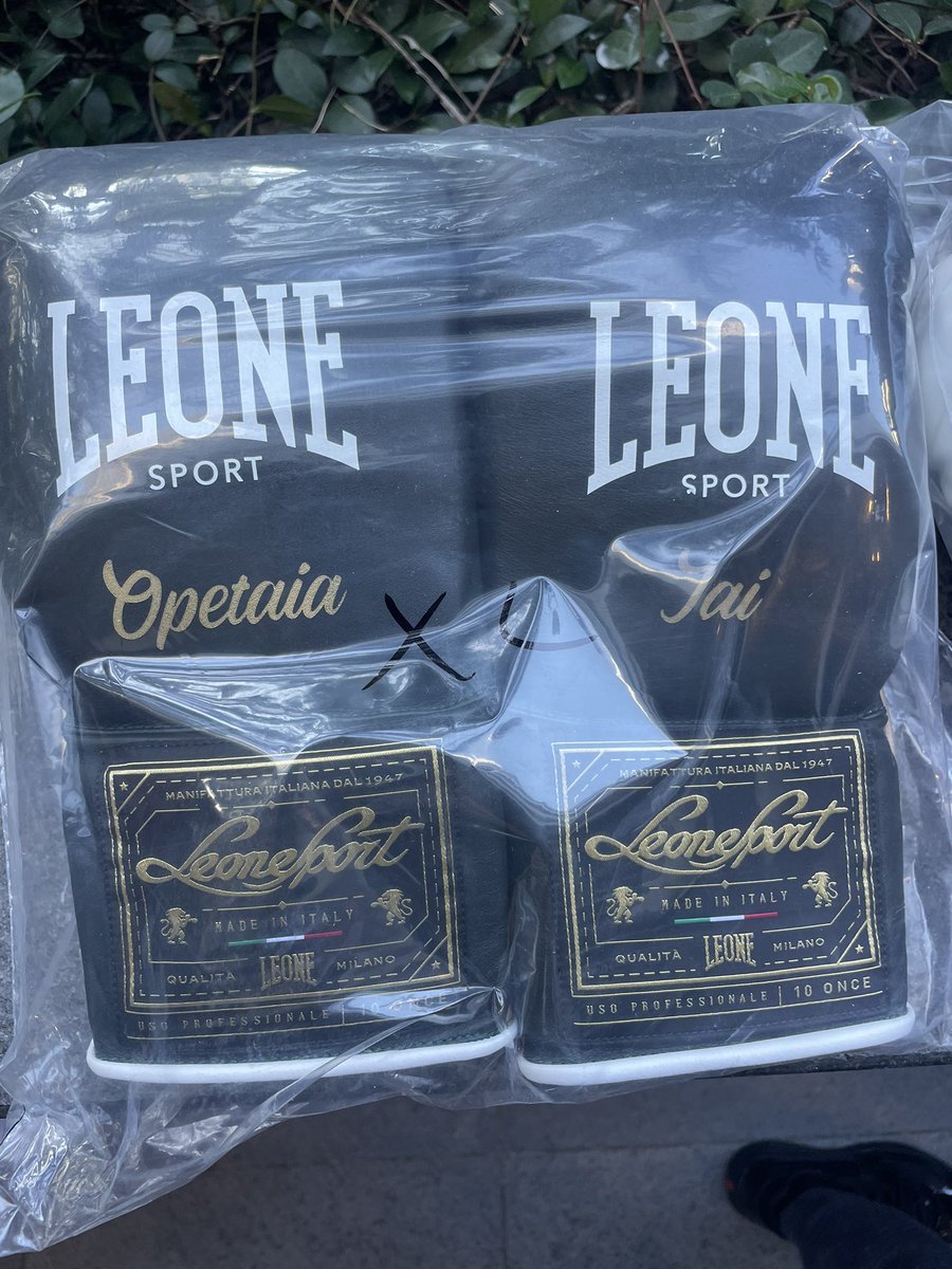 The gloves that will reigning and defending IBF and <a href="/ringmagazine/">Ring Magazine</a> champion <a href="/jaiopetaia1/">Jai Opetaia</a> will be wearing tonight when he defends his crown against Italy’s Claudio Squeo. Live on <a href="/DAZNBoxing/">DAZN Boxing</a> !