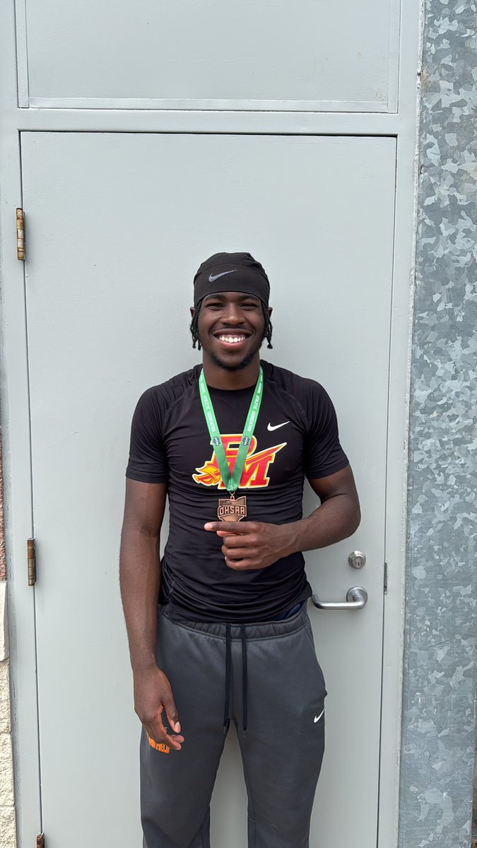 Congratulations to junior Matthew Wright on a great season! He finished second in the 400m and seventh in the 200m at the state meet!

#Together | #YEAHRED
