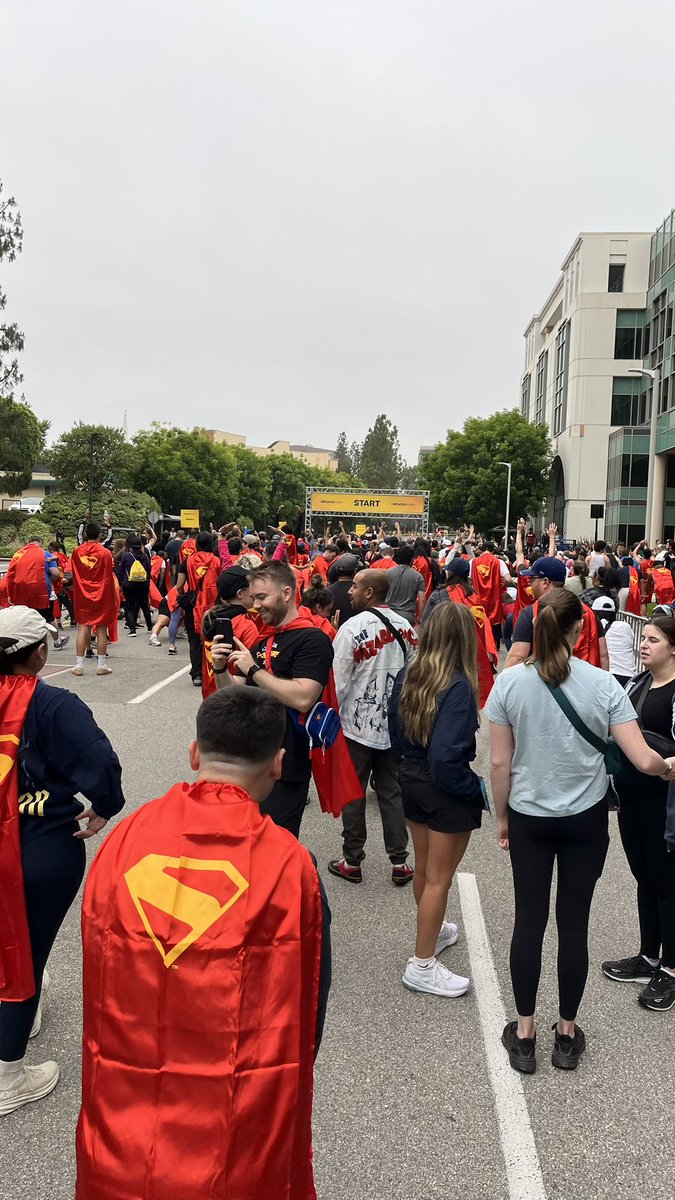 changesq's tweet image. Enjoyable morning running (speed walking) the @wbd 5K w my super friends. #WBLife