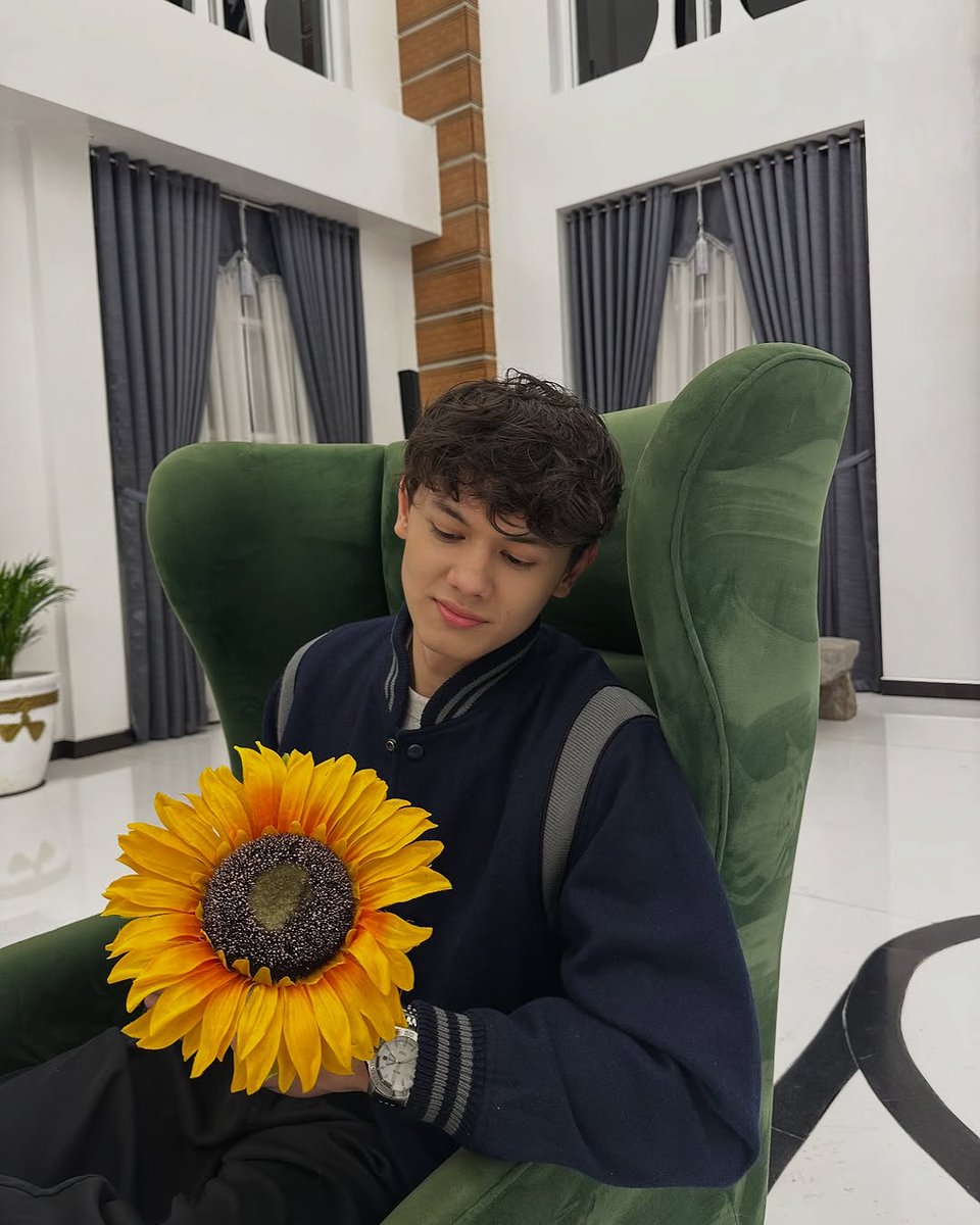 ronnelclemente5's tweet photo. Whatโs next?
โฌ @joshford321 fb&ig post!
#JoshFord #JoshFordEmpire #Koshys #MAKA #MAKASeason2 #MAKANewChapter https://t.co/lwDqaYhLM6