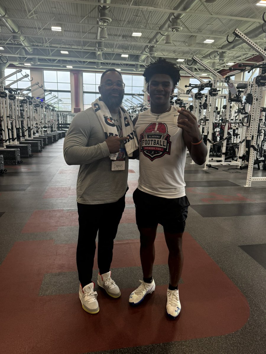 CJCowley26's tweet photo. Had a great time at Alabama today. Much loves for my coaches taking their time out and stopping with us. Our Coaches love us. #bucnation #skobucs @GeauxBeaux8 @coachBoo81 @coachCEnglish @On3Recruits @on3 https://t.co/HQ0hrYSehy