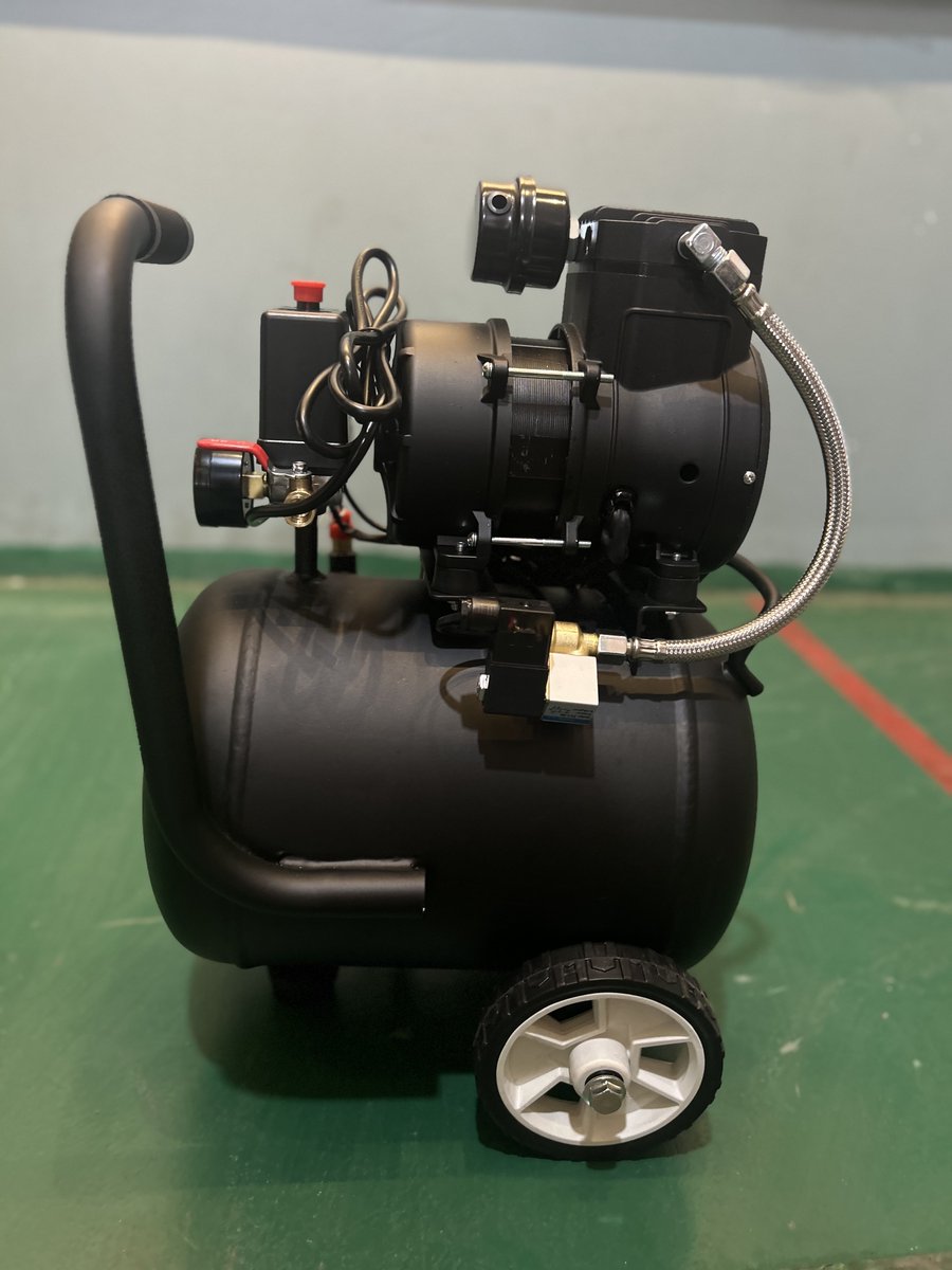 sunsourceair's tweet image. Sunsource’s new single-cylinder air compressor is light, affordable, and comes with a 750W motor and 9L tank — great for simple jobs.
📚Official Website: sunsourceoilfree.com
📩E-mail: trade@chinafengbao.com
📲WhatsApp: wa.me/8618869099999

#aircompressor #vacuumpump