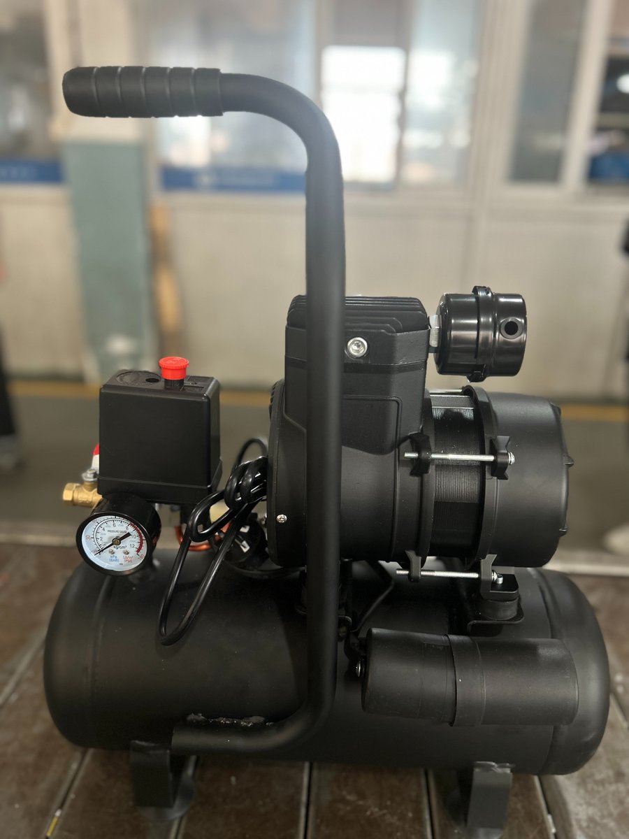 sunsourceair's tweet image. Sunsource’s new single-cylinder air compressor is light, low-cost, and comes with a 750W motor and 20L tank — perfect for home and light use
📚Web: sunsourceoilfree.com
📩E-mail: trade@chinafengbao.com
📲WhatsApp: wa.me/8618869099999

#aircompressor #vacuumpump