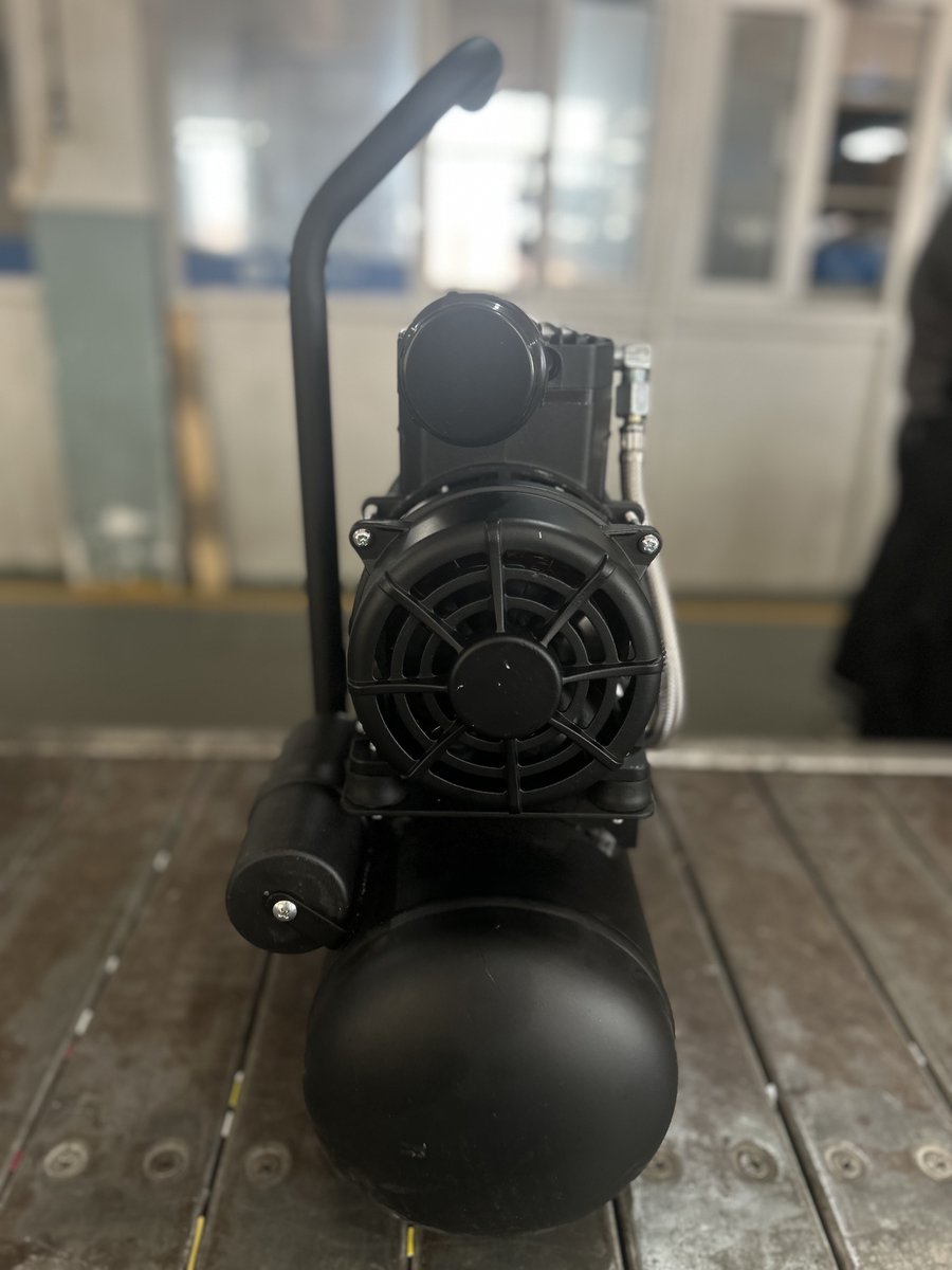 sunsourceair's tweet image. Sunsource’s new single-cylinder air compressor is light, low-cost, and comes with a 750W motor and 20L tank — perfect for home and light use
📚Web: sunsourceoilfree.com
📩E-mail: trade@chinafengbao.com
📲WhatsApp: wa.me/8618869099999

#aircompressor #vacuumpump