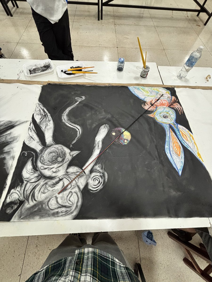 outradudaa's tweet photo. as fases do meu trabalho de desenho 4 da faculdade (cada aula a gnt coloca uma  categoria estética diferente, o desafio é como a gnt lida com cada categoria no mesmo desenho) https://t.co/8nS4ISc6lU