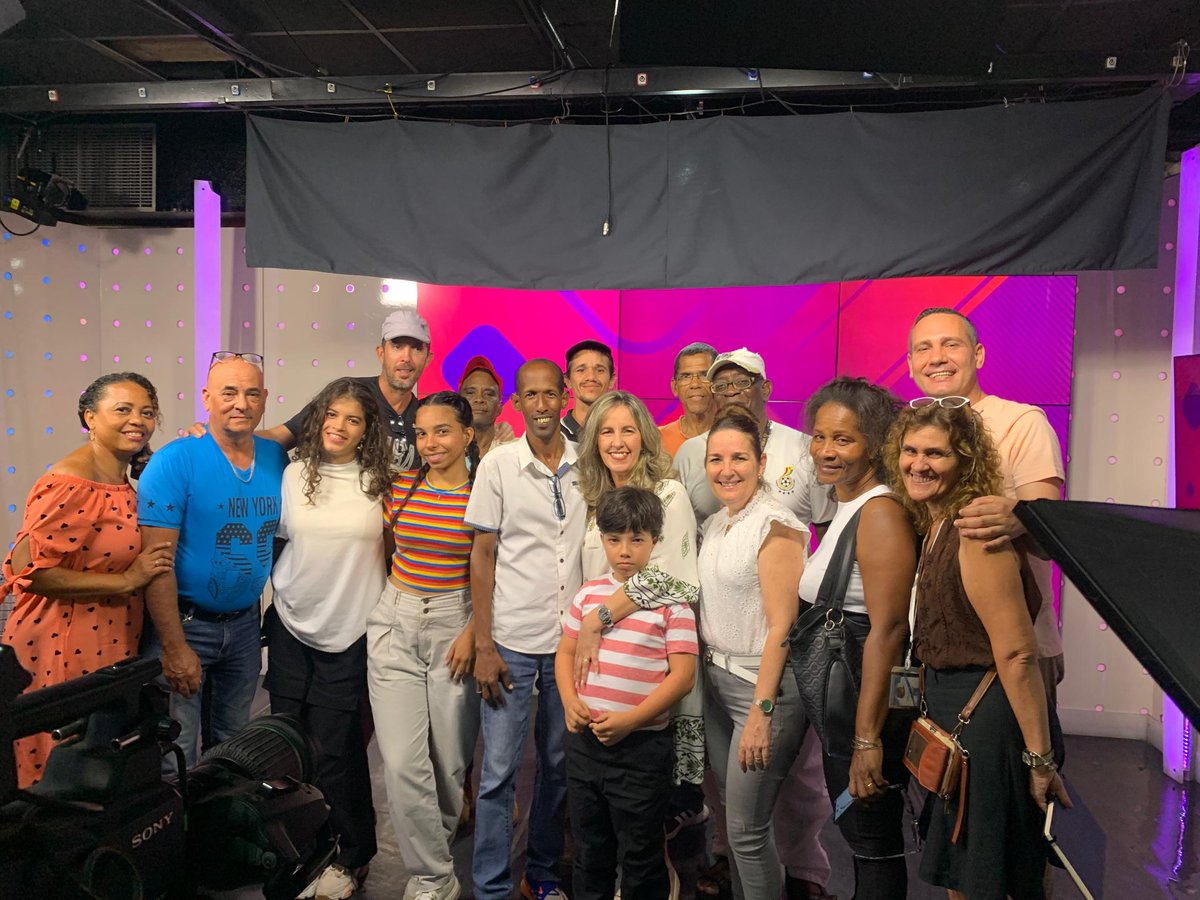 <a href="/naimatrujillob/">Naima Ariatne Trujillo Barreto</a>, ministra de <a href="/CubaMined/">MINED</a>:
Nuestros niños siempre nos colman de alegría
Sorprenden con lo que saben
Enamoran con sus afectos
Colorean nuestras vidas 
Nos muestran  la ruta adecuada
Para ellos trabajamos 
porque son los que saben querer
Son orgullo de #CubaMined