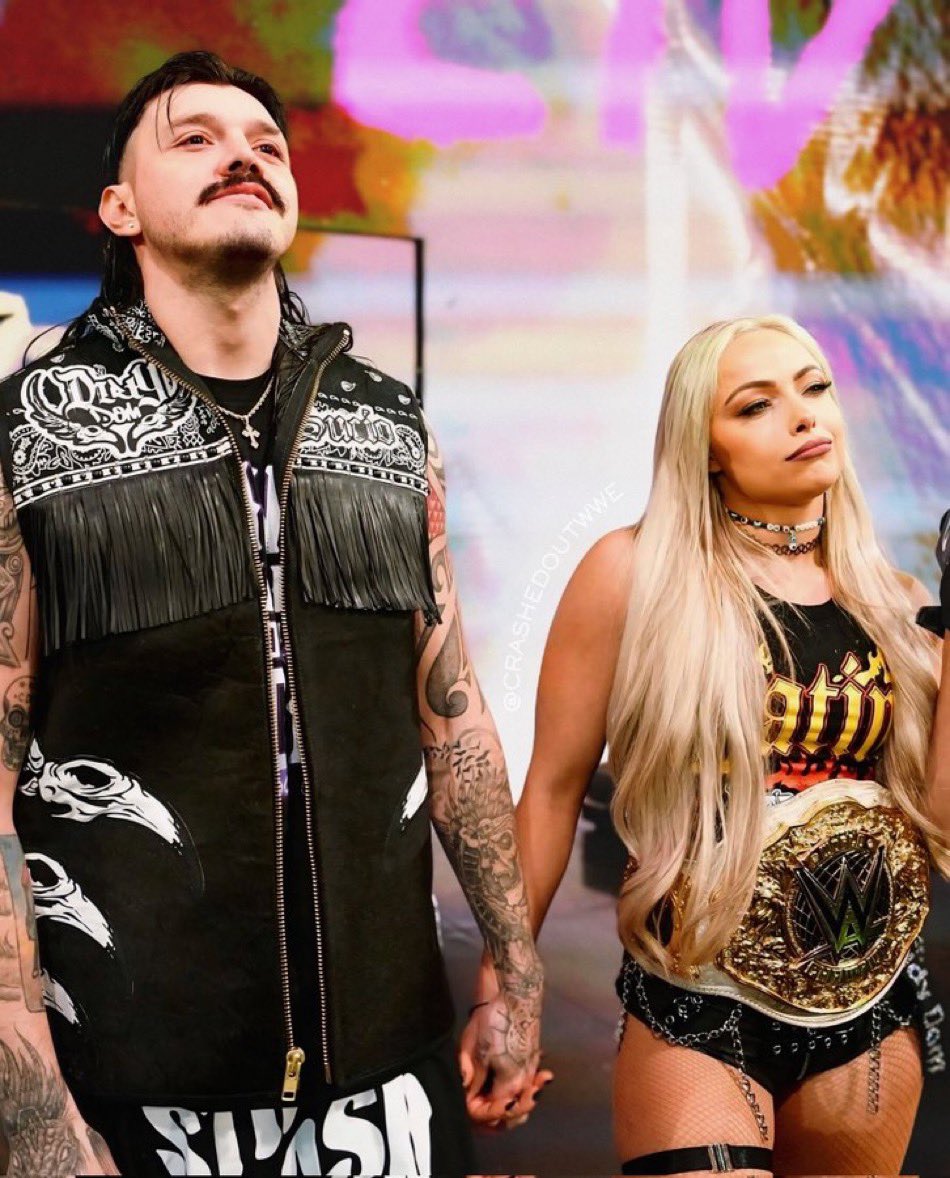 my man stayed champion. he is the greatest of alllll time. 😍🩷
<a href="/hechosucios/">🪙</a>