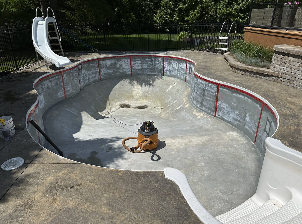 hbpools's tweet image. A new liner = a brand new pool.
You won’t believe the difference.
Comment “liner” to see options!

#poolrefresh #beforeandafter #hbpools #landscape #pools #design