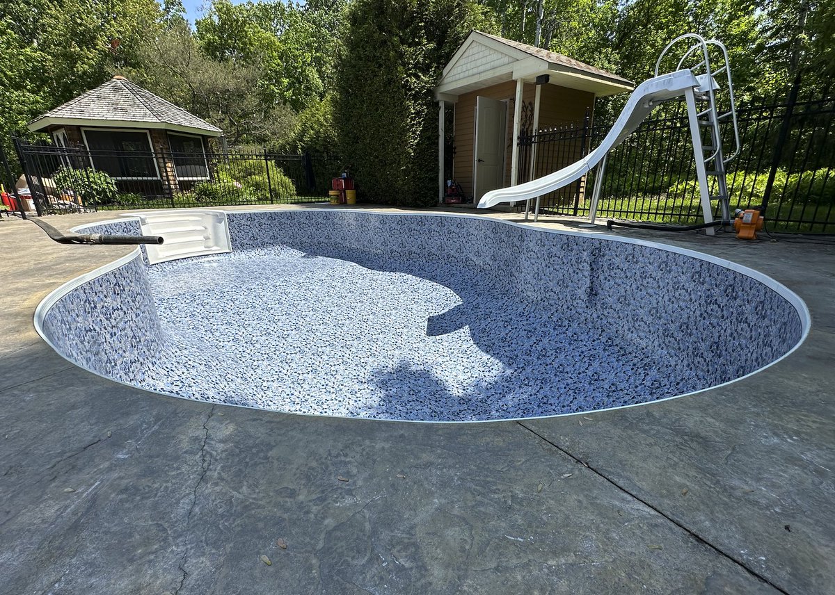 hbpools's tweet image. A new liner = a brand new pool.
You won’t believe the difference.
Comment “liner” to see options!

#poolrefresh #beforeandafter #hbpools #landscape #pools #design