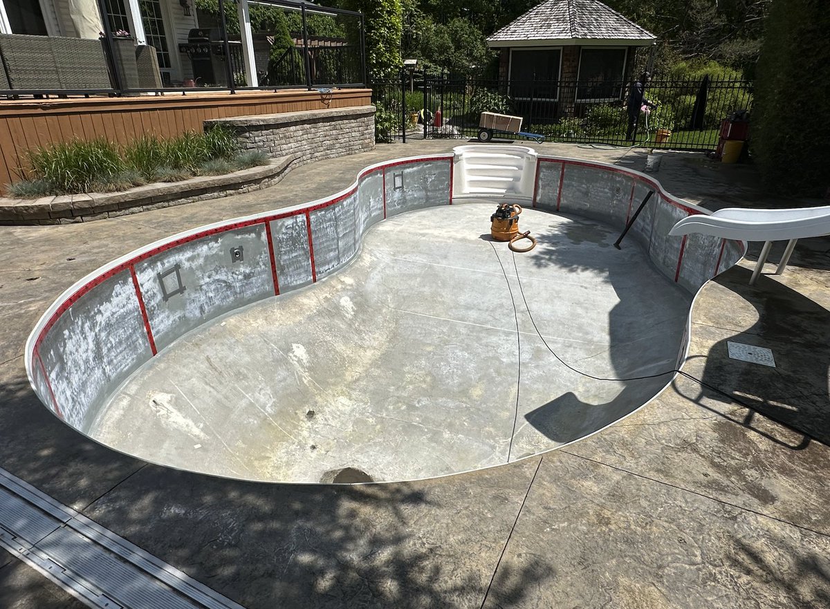 hbpools's tweet image. A new liner = a brand new pool.
You won’t believe the difference.
Comment “liner” to see options!

#poolrefresh #beforeandafter #hbpools #landscape #pools #design