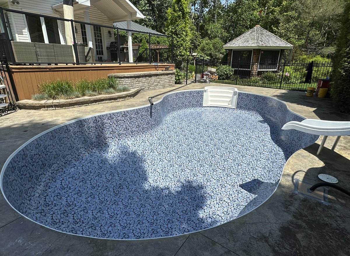 hbpools's tweet image. A new liner = a brand new pool.
You won’t believe the difference.
Comment “liner” to see options!

#poolrefresh #beforeandafter #hbpools #landscape #pools #design