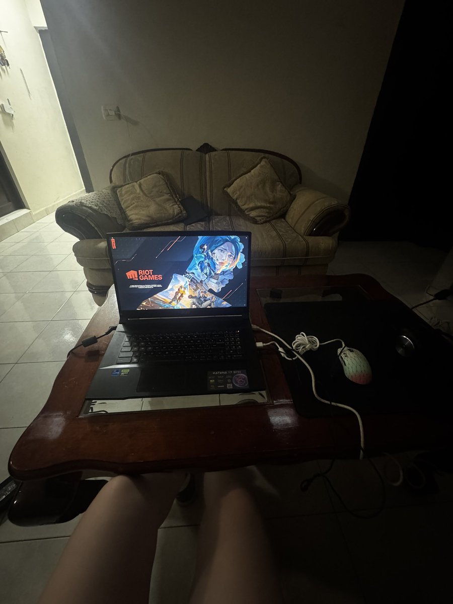 Perdimos 0x1 vs Team Clove, enamorada de mi setup 
  
Muchas gracias <a href="/KunaiEsports/">Kunai Esports</a> por esperarme, nos vemos de nuevo a las 9 pm cdmx en el canal de twitch de Kunai
