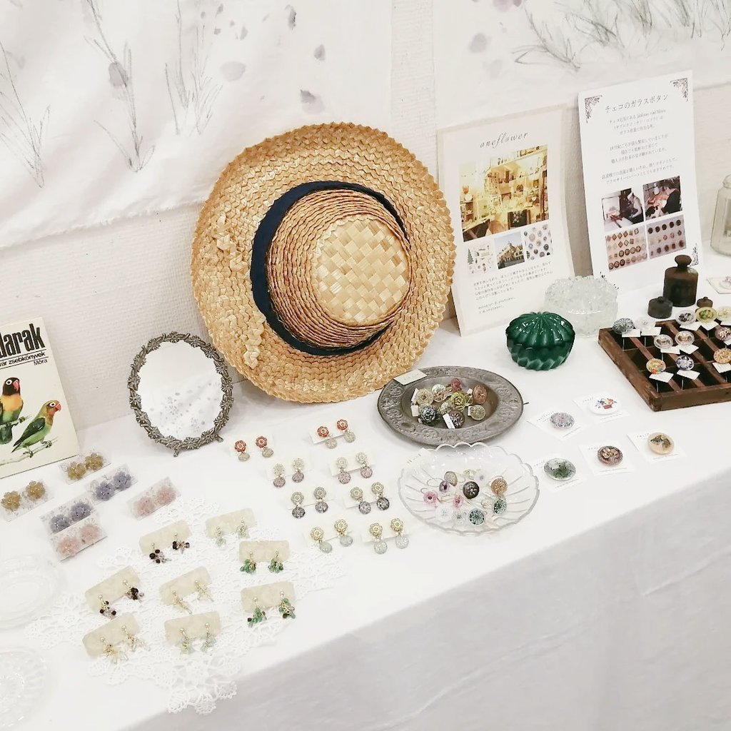 エリーゼの夏の庭 at St.Luke's gallery (@akari_stluke) on Twitter photo 👒guest
oneflower
<a href="/_oneflower_/">oneflower🏡🌷</a>
聖路加画廊で楽しい蚤の市をひらいて下さるoneflowerさん。
世界各地で買い付けたヴィンテージ雑貨や貴重なチェコのガラスボタン。
手製のアクセサリーも並びます!
毎回職員さんや患者さんにも大人気です🌿
luke-service.co.jp/primary/10840/ 👒guest
oneflower
<a href="/_oneflower_/">oneflower🏡🌷</a>
聖路加画廊で楽しい蚤の市をひらいて下さるoneflowerさん。
世界各地で買い付けたヴィンテージ雑貨や貴重なチェコのガラスボタン。
手製のアクセサリーも並びます!
毎回職員さんや患者さんにも大人気です🌿
luke-service.co.jp/primary/10840/