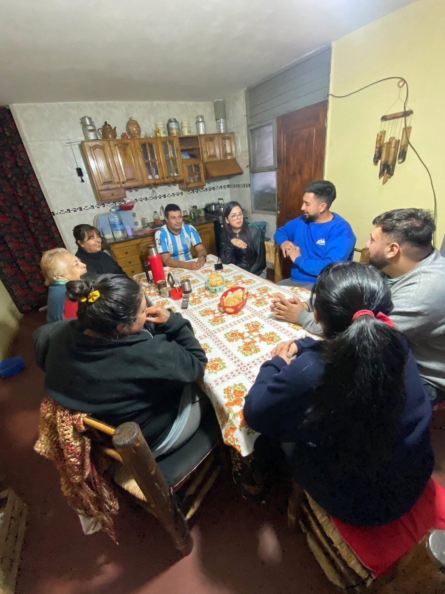 carlosmunisaga's tweet photo. 🫱🏻‍🫲🏼Escuchar, dialogar y construir juntos el Rawson que queremos.

🫂Las #JornadasDeEncuentro se llevaron a cabo en todo el departamento #Rawson, generando espacios reales de participación, escucha activa y diálogo abierto con nuestros vecinos. https://t.co/XAMXhHnvpd