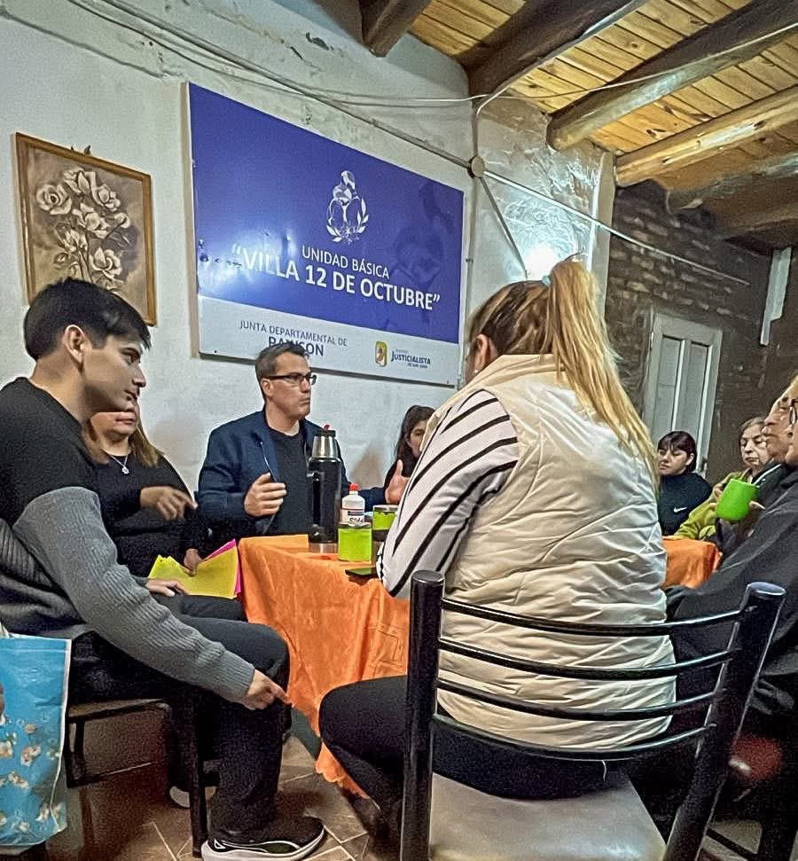 carlosmunisaga's tweet photo. 🫱🏻‍🫲🏼Escuchar, dialogar y construir juntos el Rawson que queremos.

🫂Las #JornadasDeEncuentro se llevaron a cabo en todo el departamento #Rawson, generando espacios reales de participación, escucha activa y diálogo abierto con nuestros vecinos. https://t.co/XAMXhHnvpd