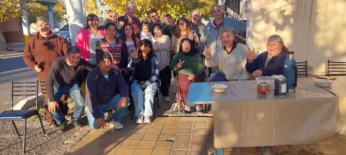 carlosmunisaga's tweet photo. 🫱🏻‍🫲🏼Escuchar, dialogar y construir juntos el Rawson que queremos.

🫂Las #JornadasDeEncuentro se llevaron a cabo en todo el departamento #Rawson, generando espacios reales de participación, escucha activa y diálogo abierto con nuestros vecinos. https://t.co/XAMXhHnvpd