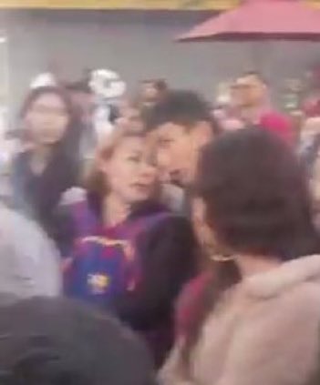 Criticolombia2's tweet image. Quién es la mujer que habla con el presunto sicario de Miguel Uribe? A esta historia le falta un pedazote. Tiembla el PetroChavismo!