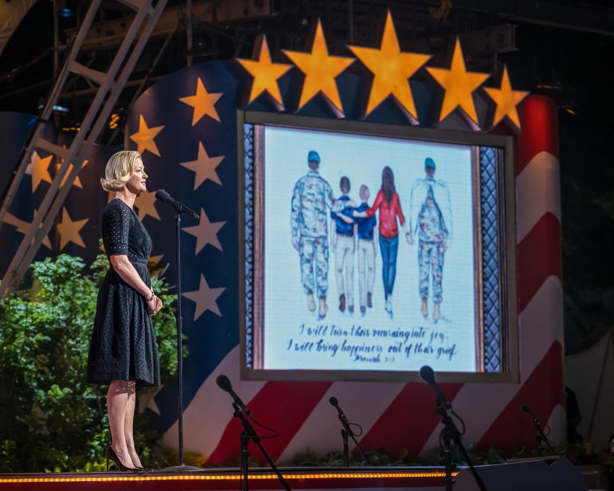 MemorialDayPBS's tweet image. Gretchen Mol honors the family of SSG Michael H. Simpson and shares the story of Gold Star Wife Krista Simpson Anderson at the 2025 National Memorial Day Concert.
Miss Gretchen’s performance? Stream the show now: bit.ly/4dRwyXp
#MemDayPBS #MemorialDay #GretchenMol