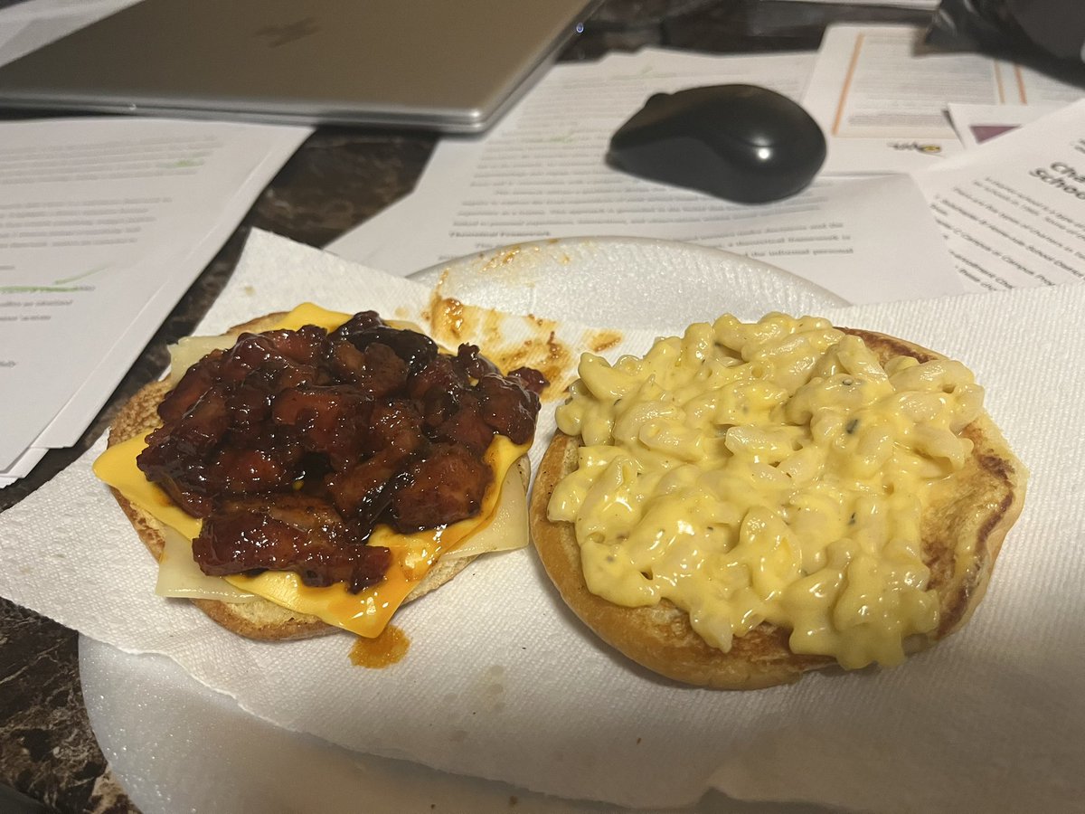 Mata1974's tweet image. 🤌🏽🤌🏽🤌🏽 Left over baby back ribs from yesterday heated them up in a pen and added some @TexasRibCandy apple cherry habenero added some Mac n cheese made with Monterrey jack w/ jalepeno peppers on a Hawaiian buns, it was guuuuud.
Sorry about the mess working on my paper.