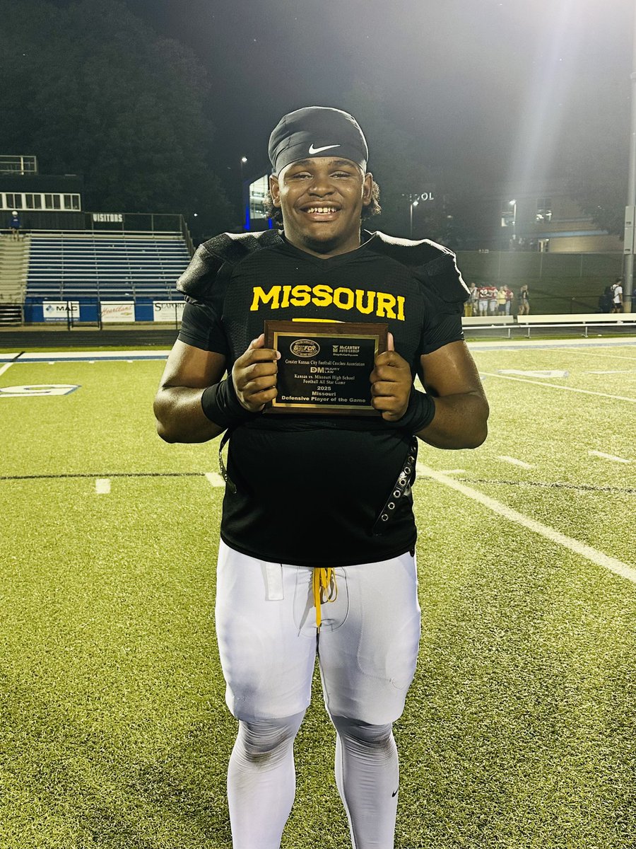 Congrats to my guy <a href="/kairxid/">kaireid5</a> on winning Defensive Player of the Game in the Mo vs KS All-Star game!!!