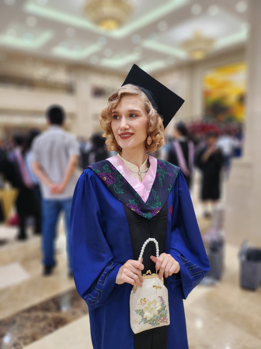 AngelGettinger's tweet image. Ну, one degree hotter, дальше уже докторантура 😍