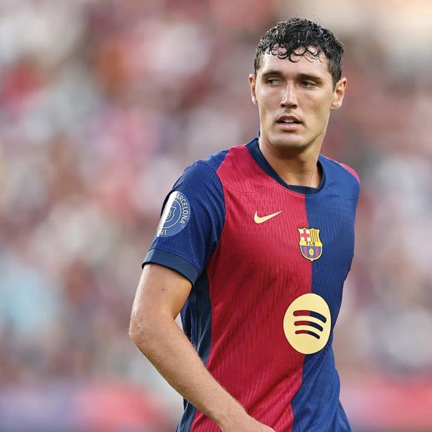 FRBarca_'s tweet photo. Christensen va quitter Barcelone. Le club l'a informé que son contrat ne serait pas renouvelé. Hansi Flick était favorable à sa prolongation, mais Deco préfère miser sur Ronald Araújo. 

( @fansjavimiguel) https://t.co/V4GvzRpNjr