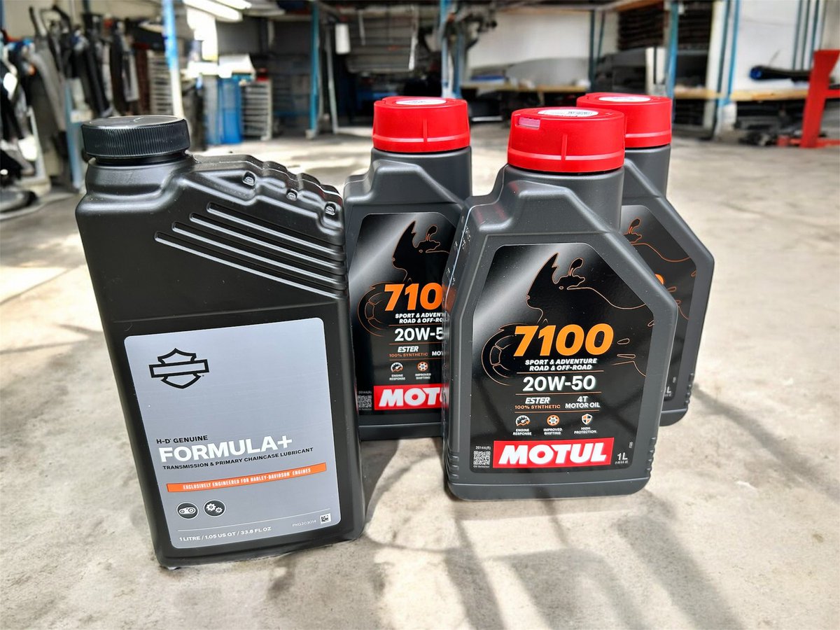 monkey22676055's tweet photo. 梅雨入り前に…
おバイクの油脂メンテとかクラッチアジャスター調整やら
今回は
何時ものV300じゃ無く7100を使ってみた
で
プライマリーオイルはフォーミュラ+
バイクは乗るのもイジるのも楽しい😋
#ビューエル
#xb12 https://t.co/2a2aRrol9o