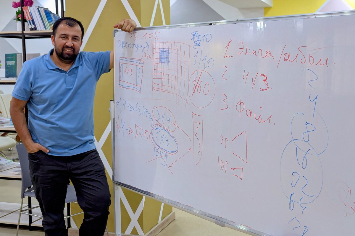 Фотография / Фотожурналистика дарс ва трейнингларидан биридаги "битиклар".
Бу ҳаммаси эмас албатта.
*
"Notes" from one of the Photography / Photojournalism classes and trainings.
This is not all, of course.